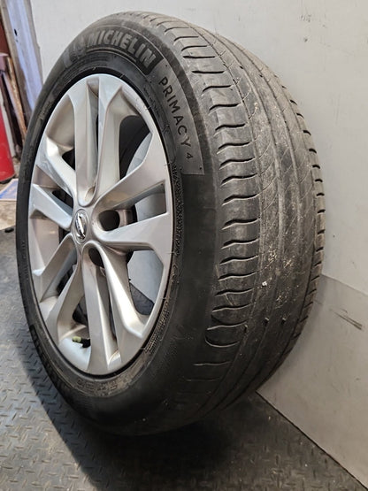 Nissan Juke MK1 (F15) 17" Alloy Wheel with Tyre 215/55/17 ~4mm