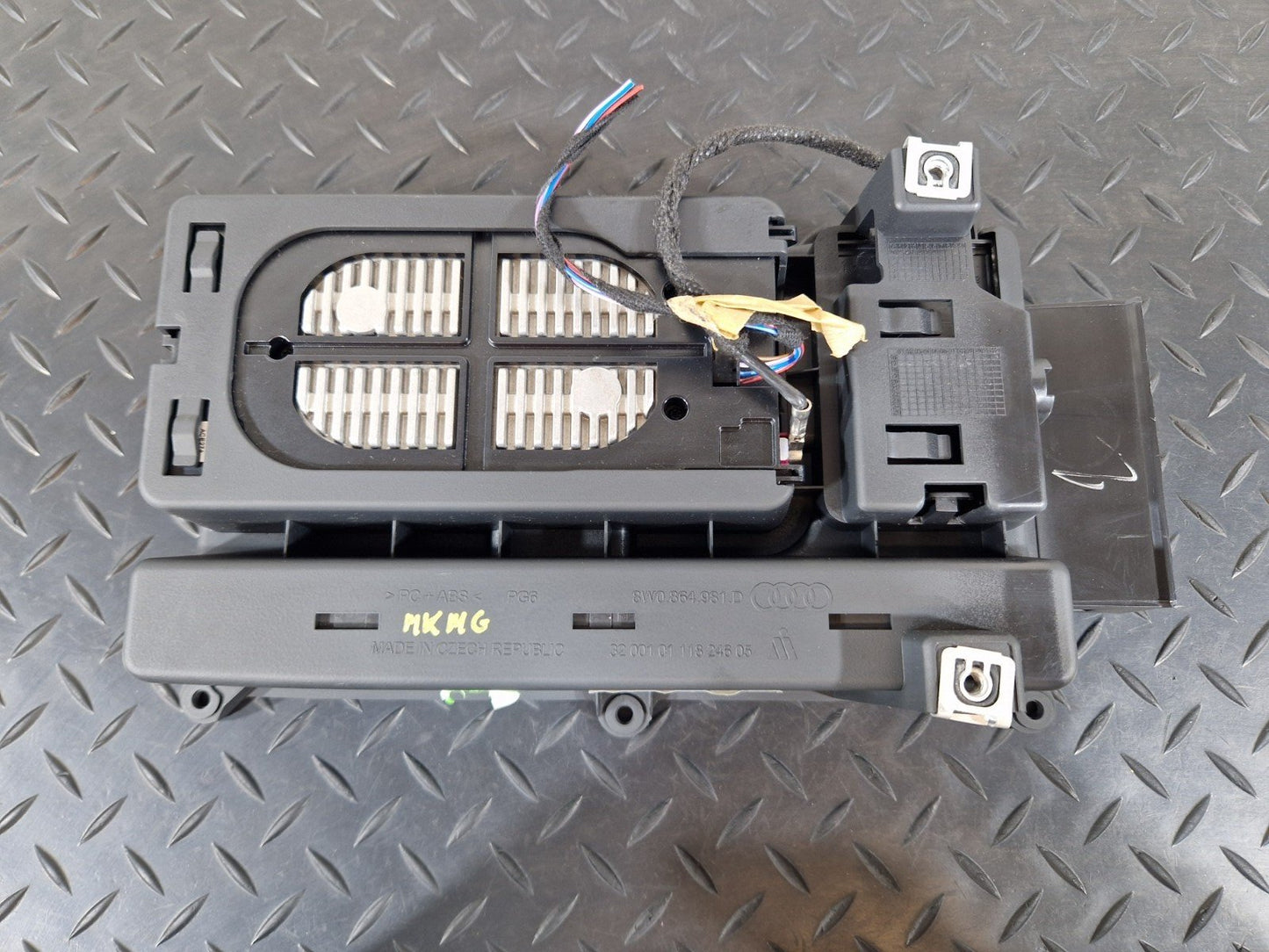 16-19 AUDI A4 B9 S-LINE OEM BLUETOOTH WIRELESS CHARGING STATION 8W0864981D