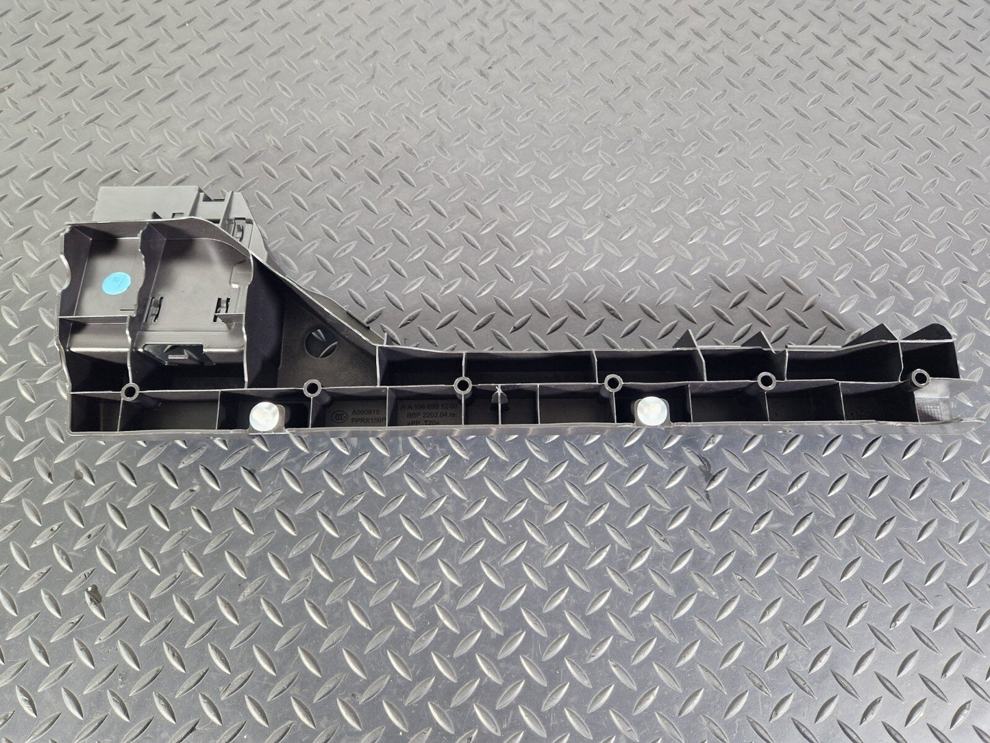 14-19 MERCEDES BENZ GLA X156 OEM RIGHT QUARTER PANEL TRIM BRACKET A1568901200