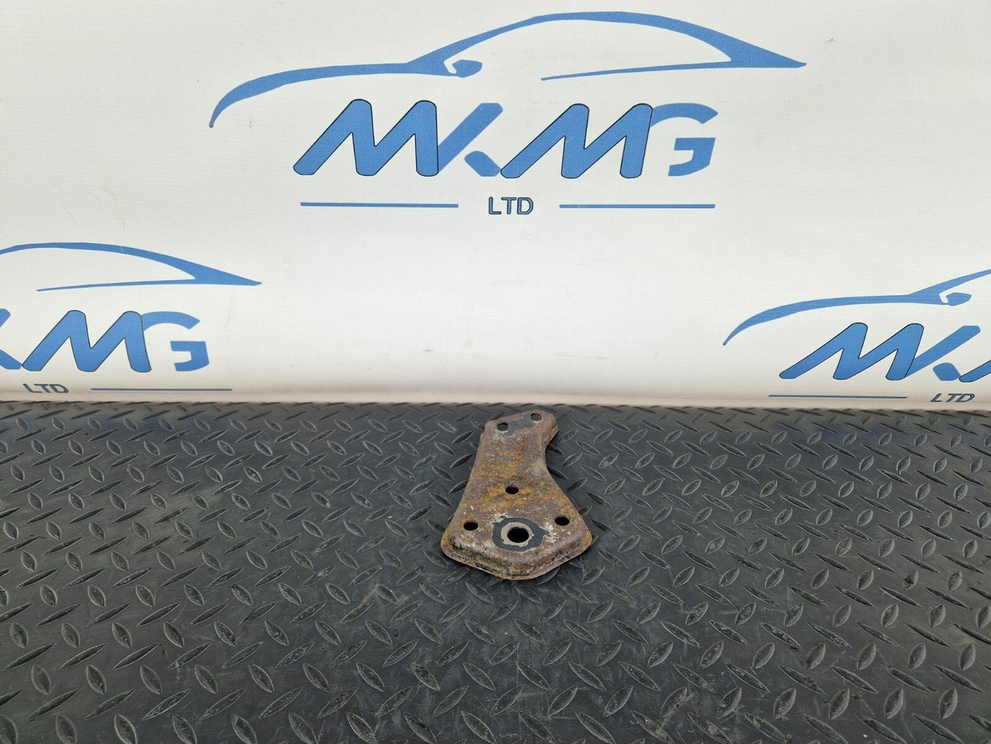 14-21 MERCEDES BENZ C200 W205 REAR SUBFRAME RIGHT SIDE STOP PLATE A2053520800