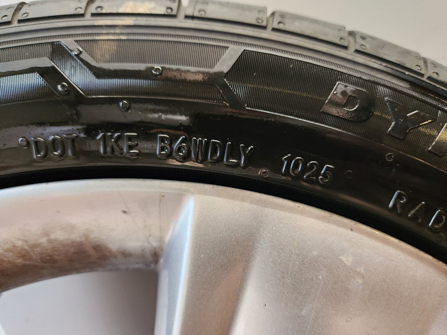 Skoda Yeti MK1 5L 17" Alloy Wheel with Tyre 225/45/17