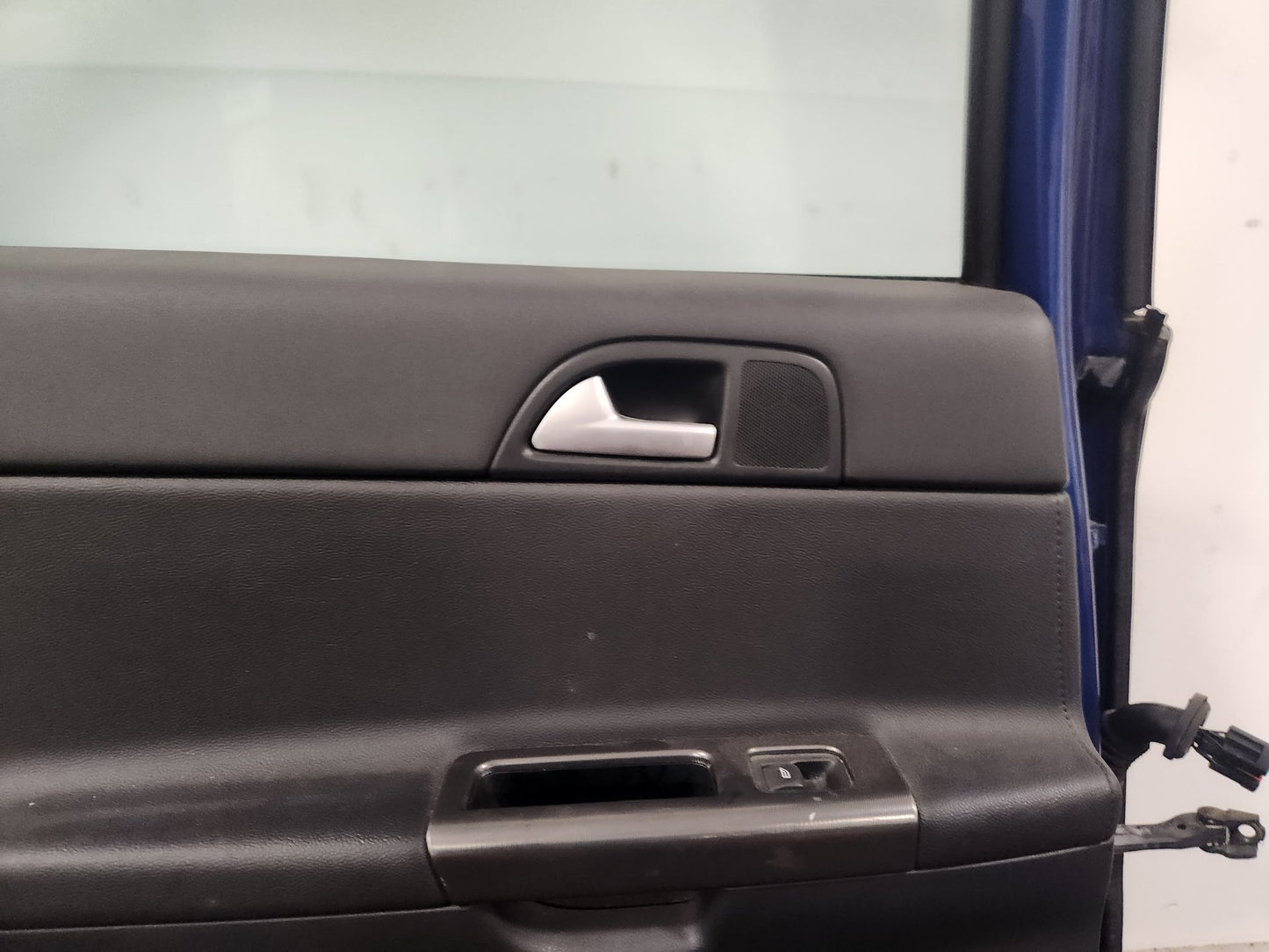 Volvo V50 MK2 FL MW Estate Rear Left Complete Door in Brilliant Blue Pearl 47600
