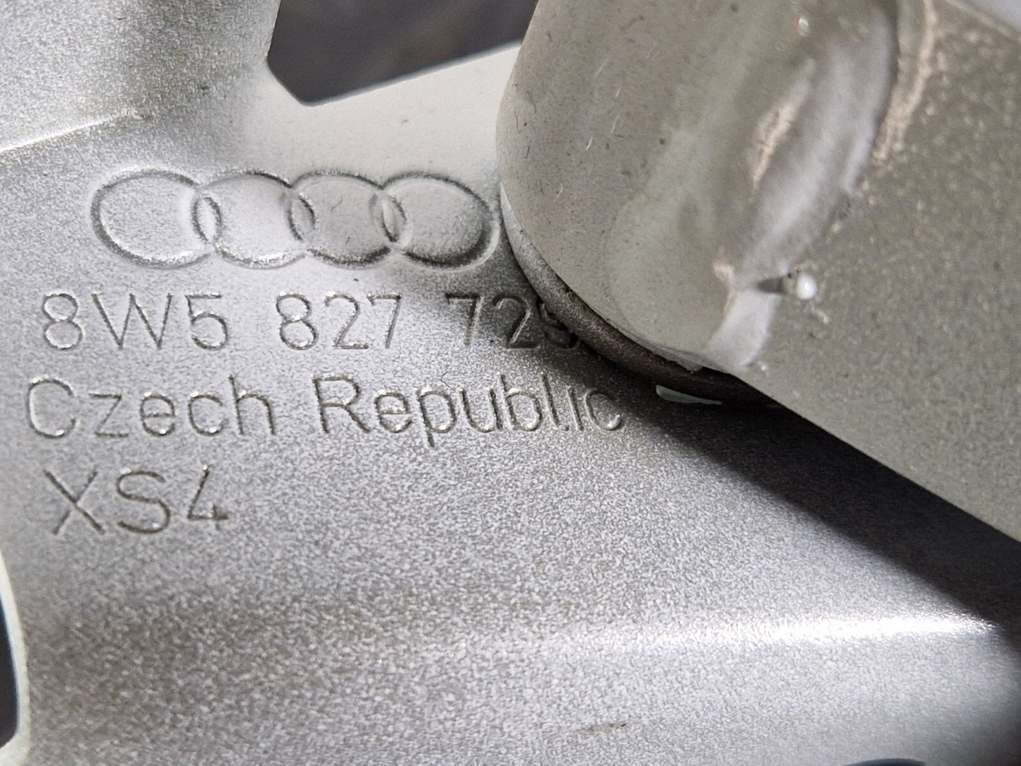16-19 AUDI A4 B9 S-LINE OEM REAR LEFT N/S BOOT HINGE 8W5827305A 8W5827729