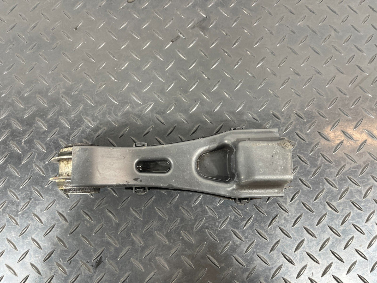 18-ON MERCEDES BENZ A CLASS W177 REAR PASSENGER SIDE CONTROL ARM A2473521700