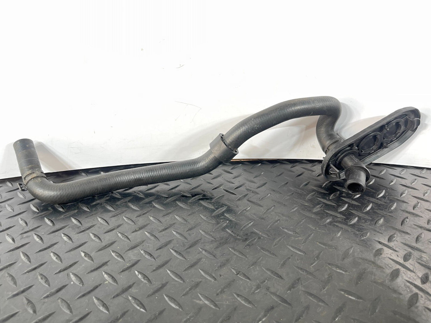 16-19 AUDI A4 B9 SALOON GENUINE 1.4 TFSI WATER COOLANT PIPE HOSE 8W0819332AA