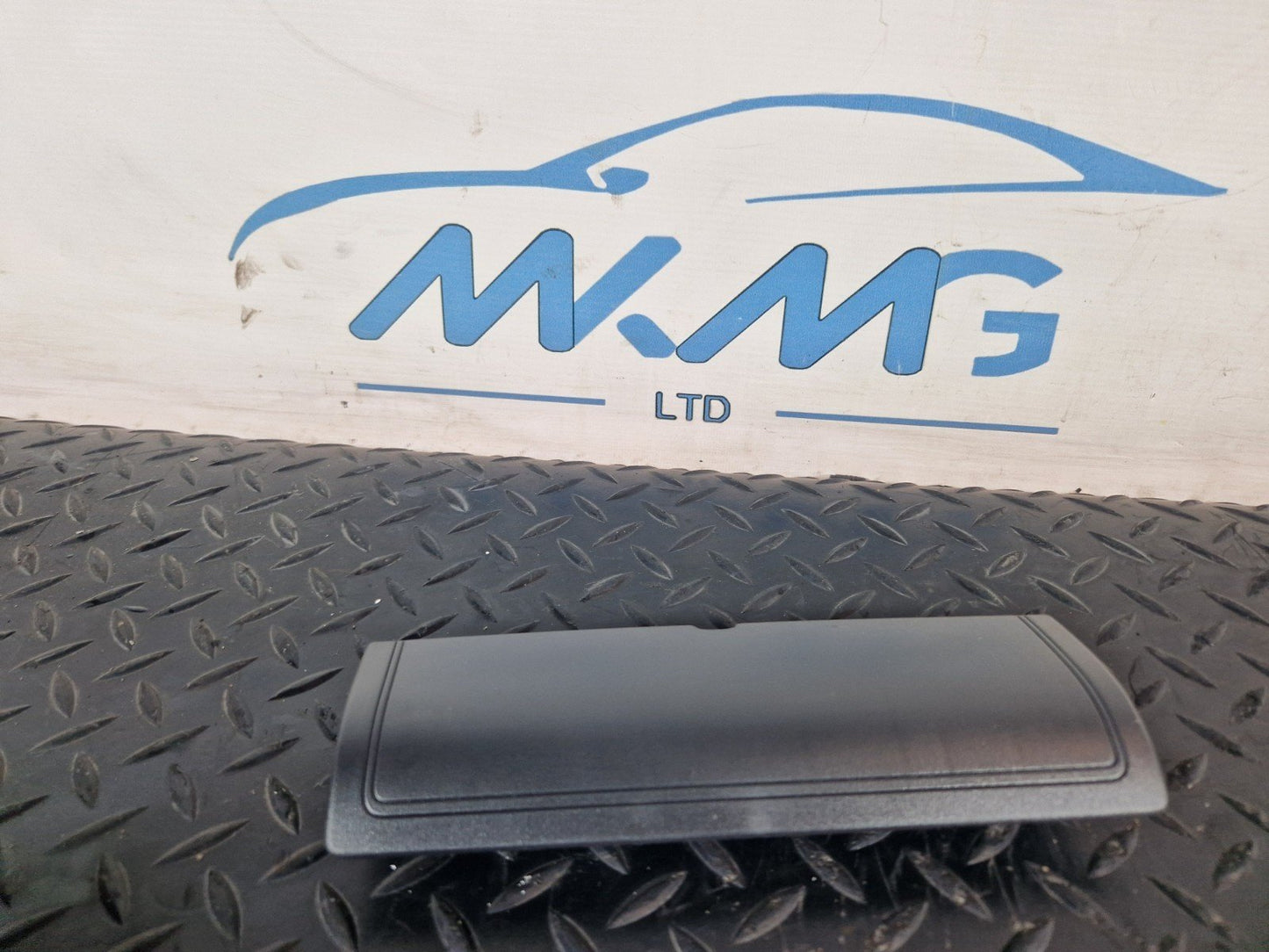 10-18 VW TOUAREG 7P GENUINE REAR VIEW MIRROR SURROUND TRIM 7P6857185