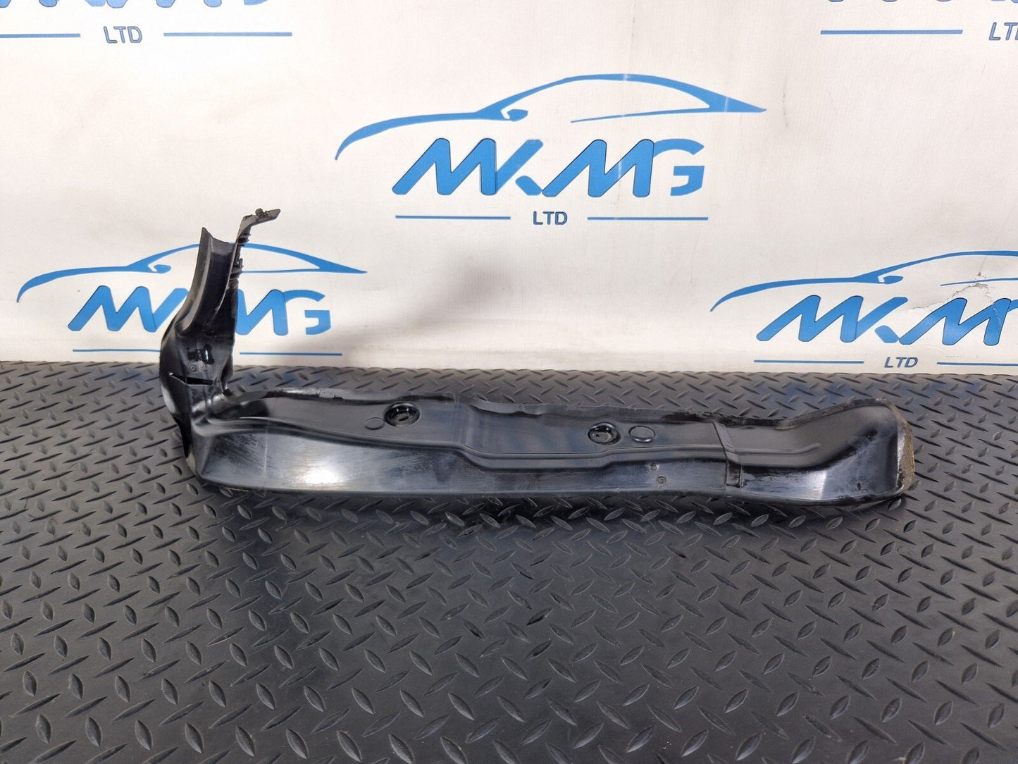 10-18 AUDI A7 4G S-LINE FRONT RIGHT WING FENDER END SEAL PLATE 4G8821112A