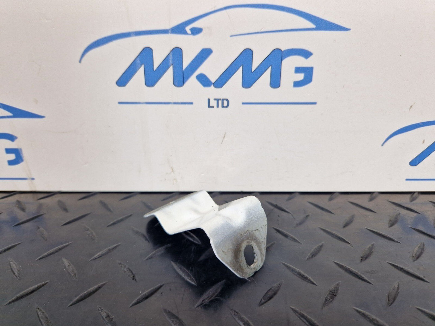 16-23 AUDI S5 COUPE GENUINE WING FENDER BRACKET FRONT 8W6821471