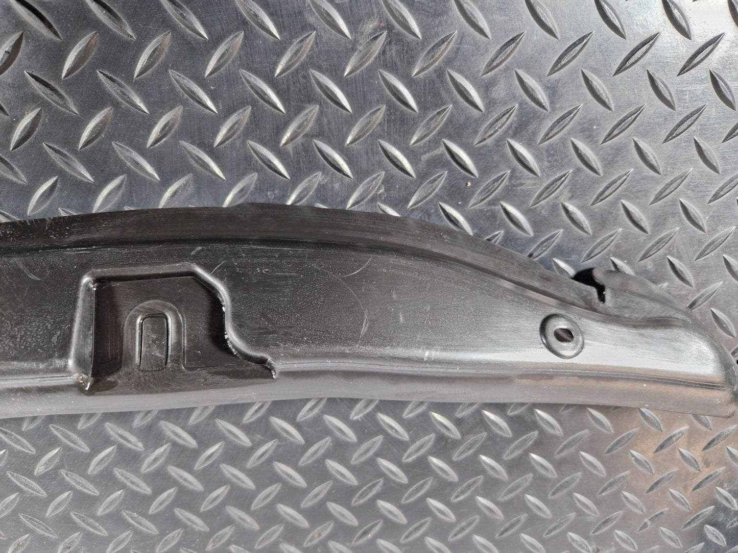 19-ON MERCEDES BENZ B CLASS W247 OEM FRONT RIGHT FENDER GAP COVER A2478890500