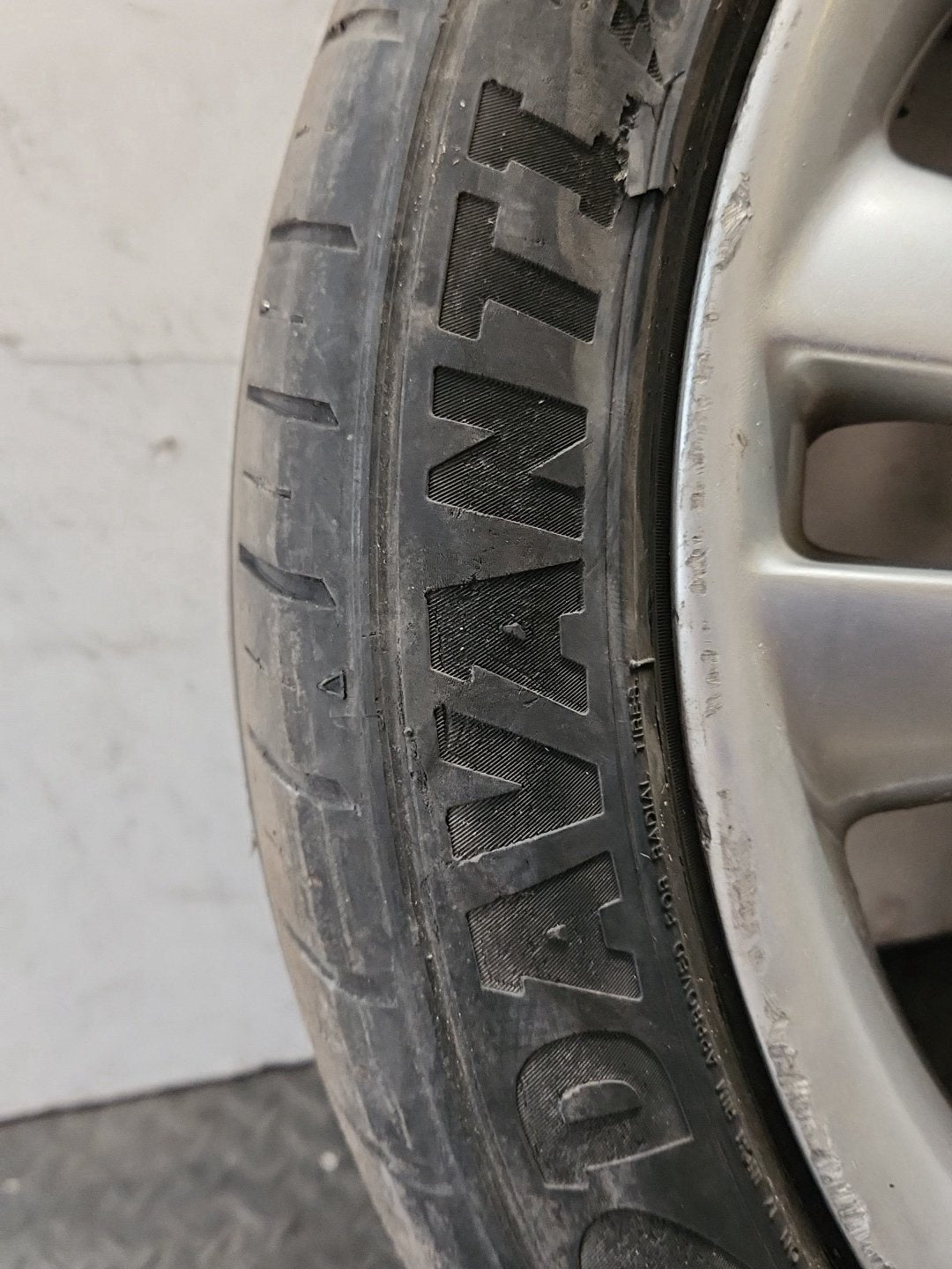 Mercedes CLK-Class C209 17" Alloy Wheel with Tyre 245/40/17 ~3mm A2094014302