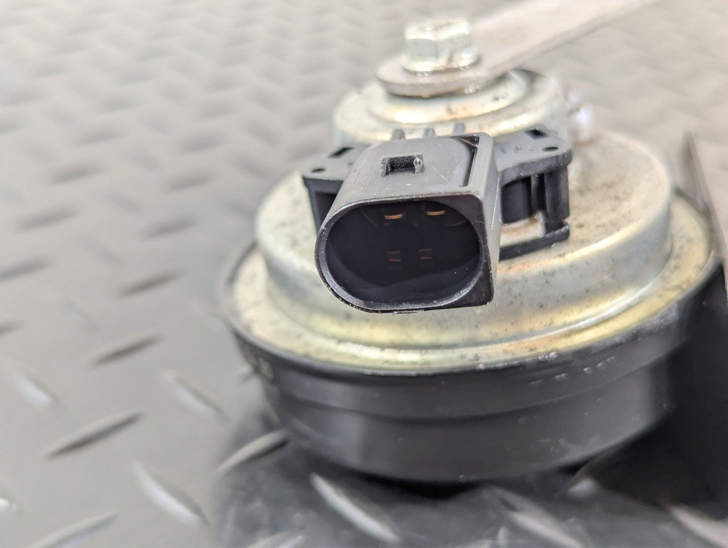 16-22 BMW X1 F48 GENUINE OEM ALARM SIREN HORN SIGNAL HIGH TONE & MOUNT 7410918