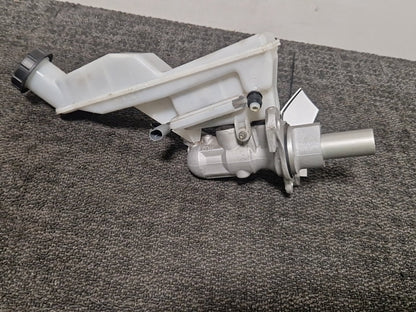 Mercedes-Benz B-Class W246 Brake Servo With Fluid Bottle A2464300102