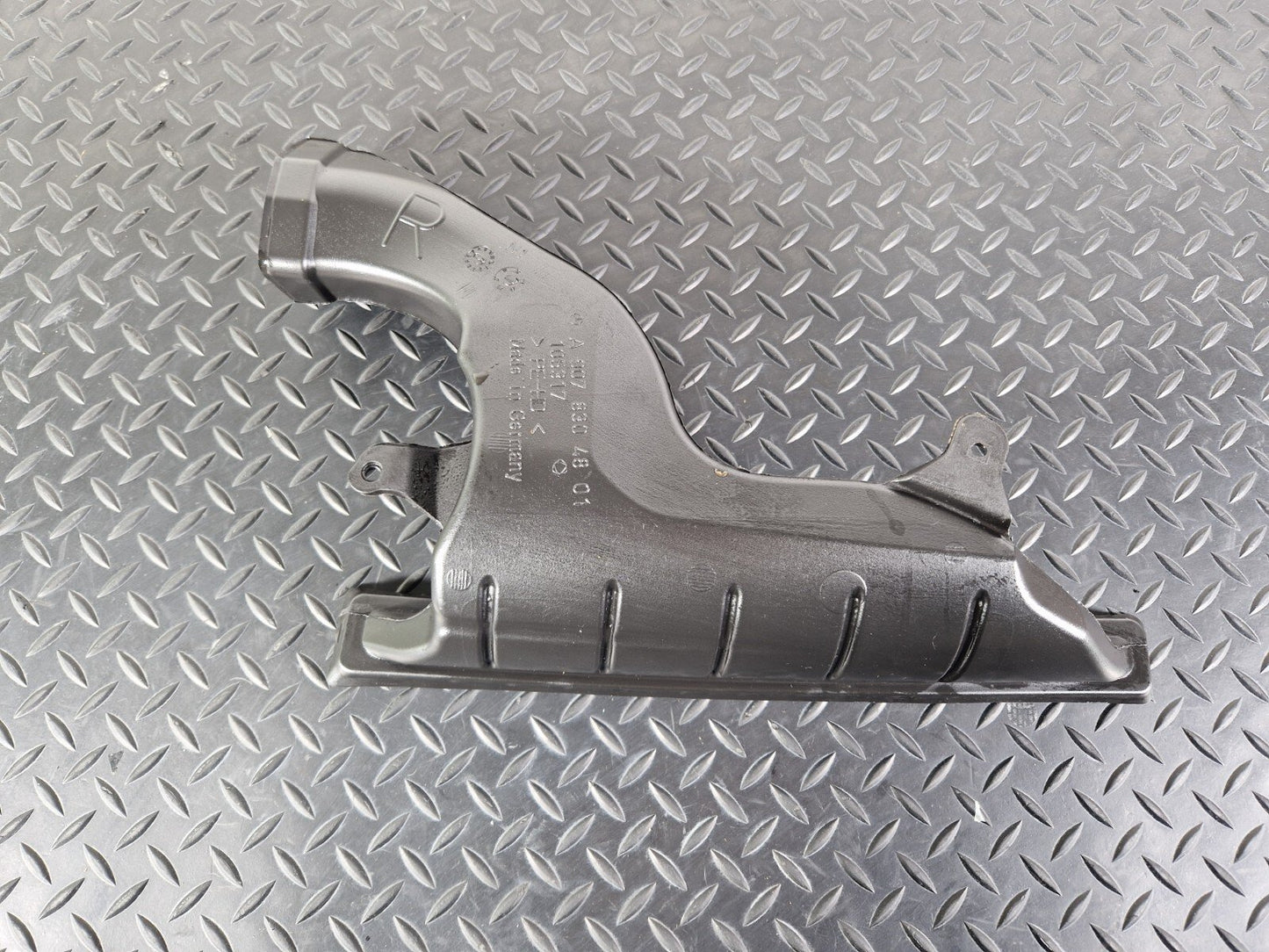 18-ON MERCEDES BENZ SPRINTER W907 DASHBOARD AIR DUCT A9078304801