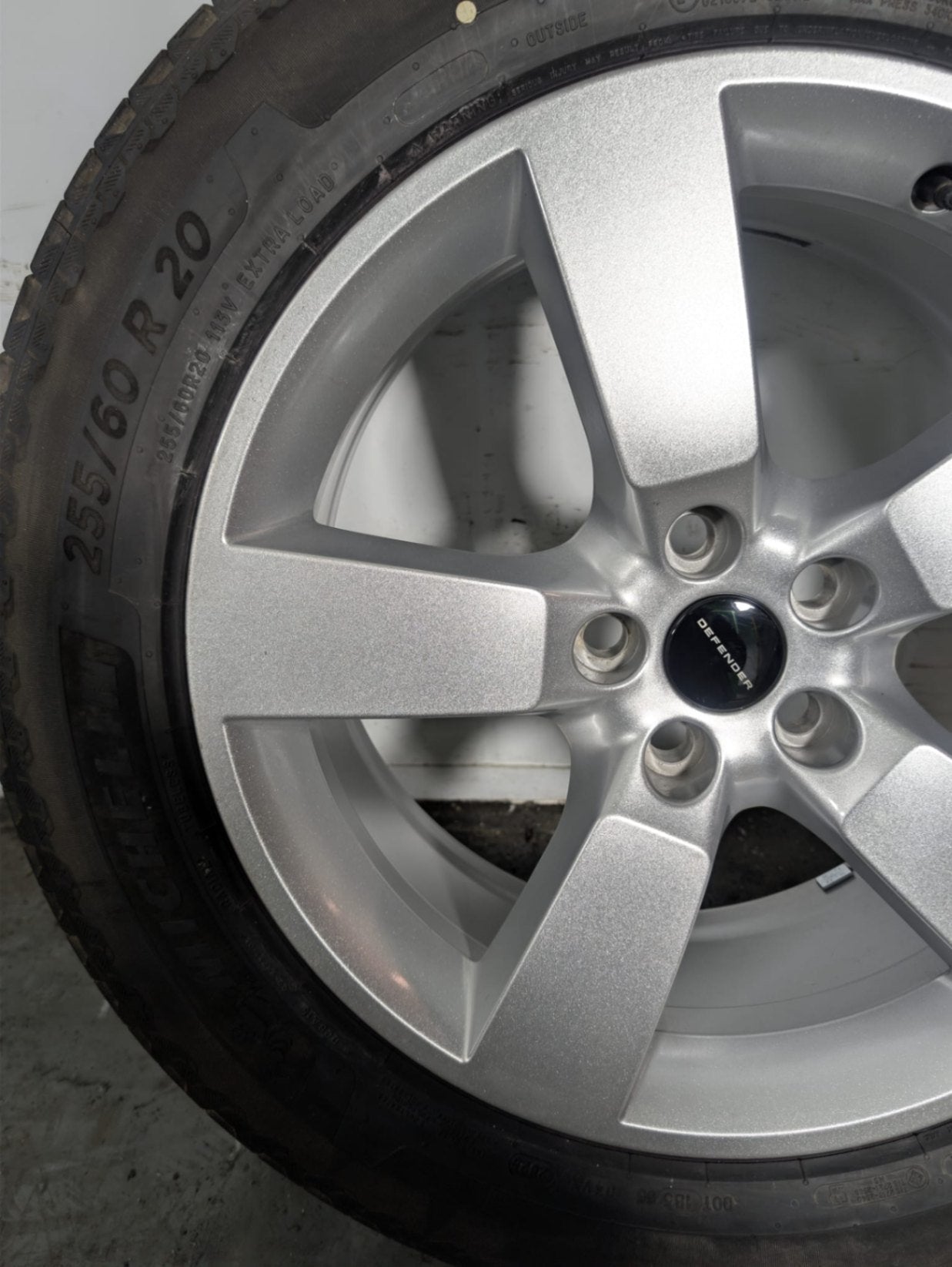 Land Rover Defender L663 OEM 20" Alloy Wheel with Tyre 7mm 255/60/20 L8B21007GB