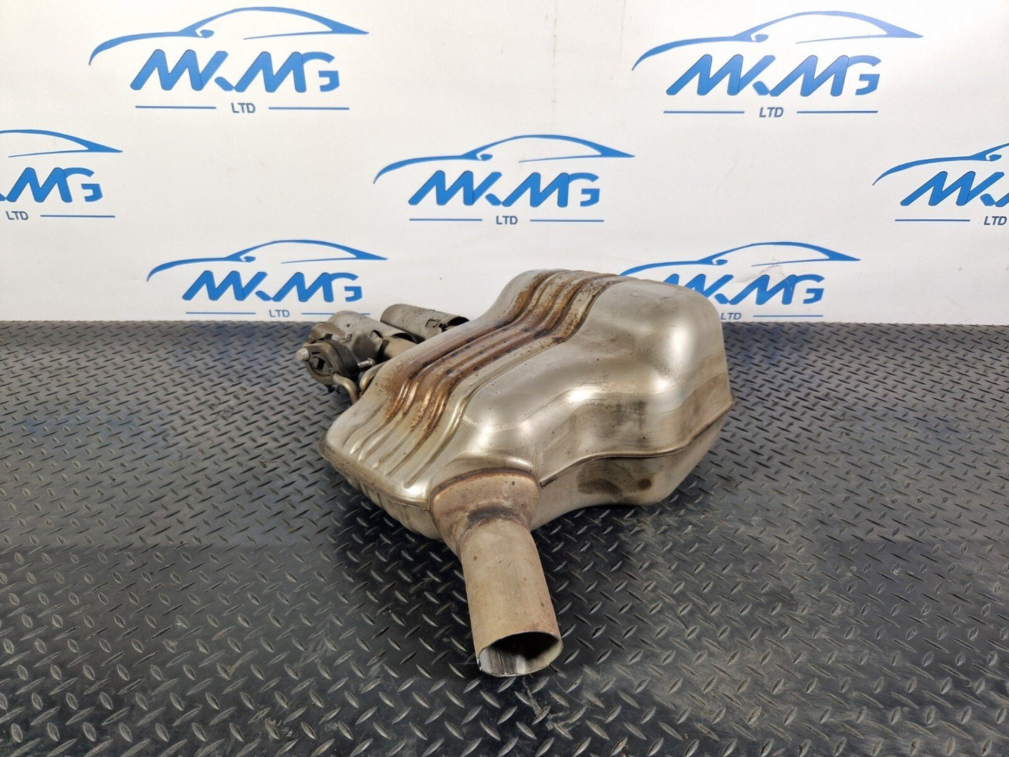 16-19 AUDI A4 B9 REAR EXHAUST BOX 8W0253611D