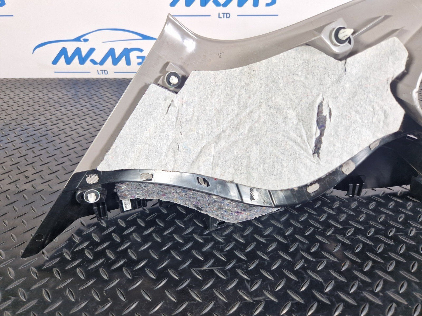 14-21 BMW 2 SERIES F45 DRIVER O/S INNER TRIM WITH SEAT ADJUSTMENT SWITCH 7365575
