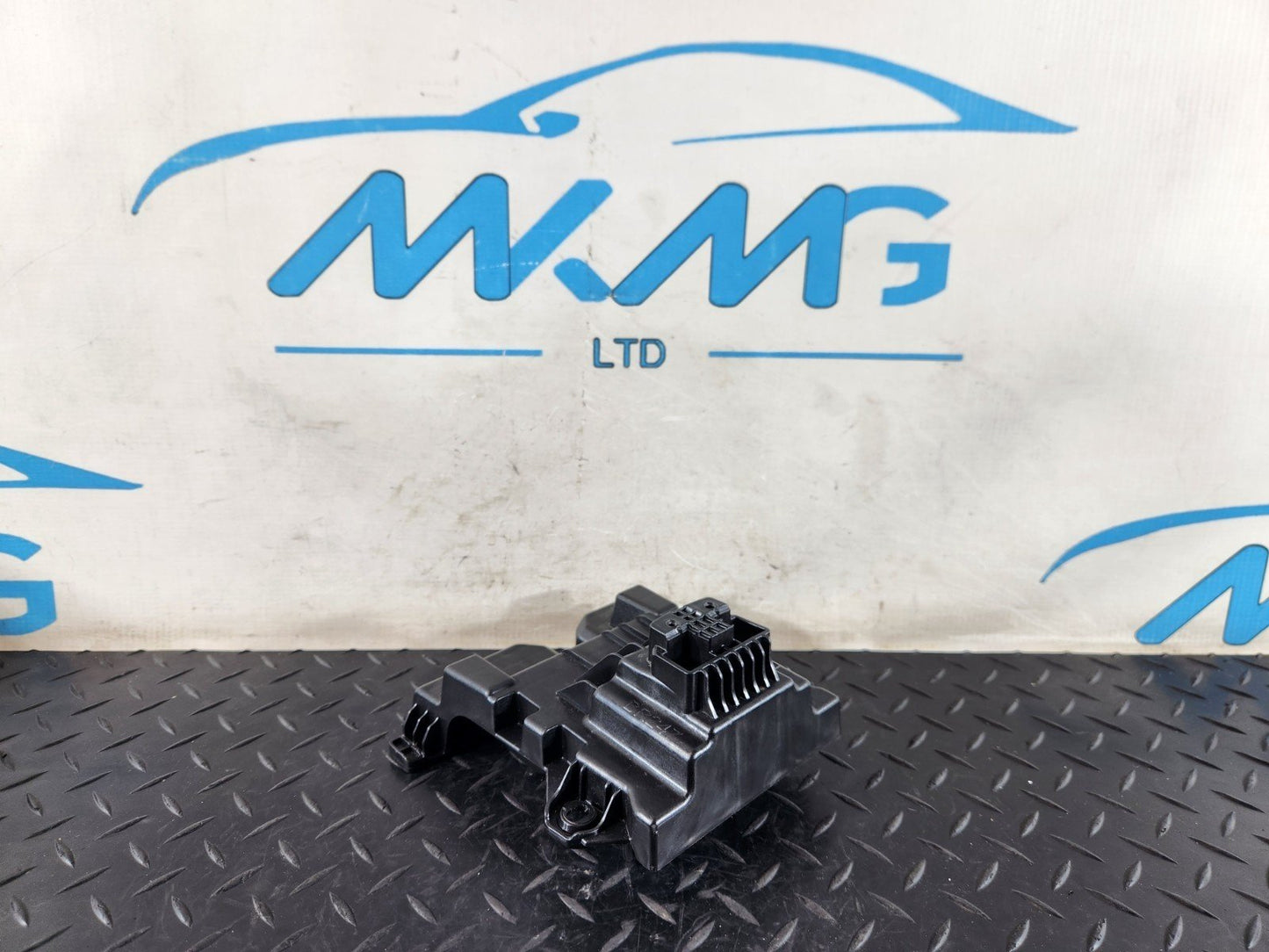 19-ON MERCEDES BENZ B CLASS W247 CENTRE CONSOLE BRACKET MOUNT A2476830400