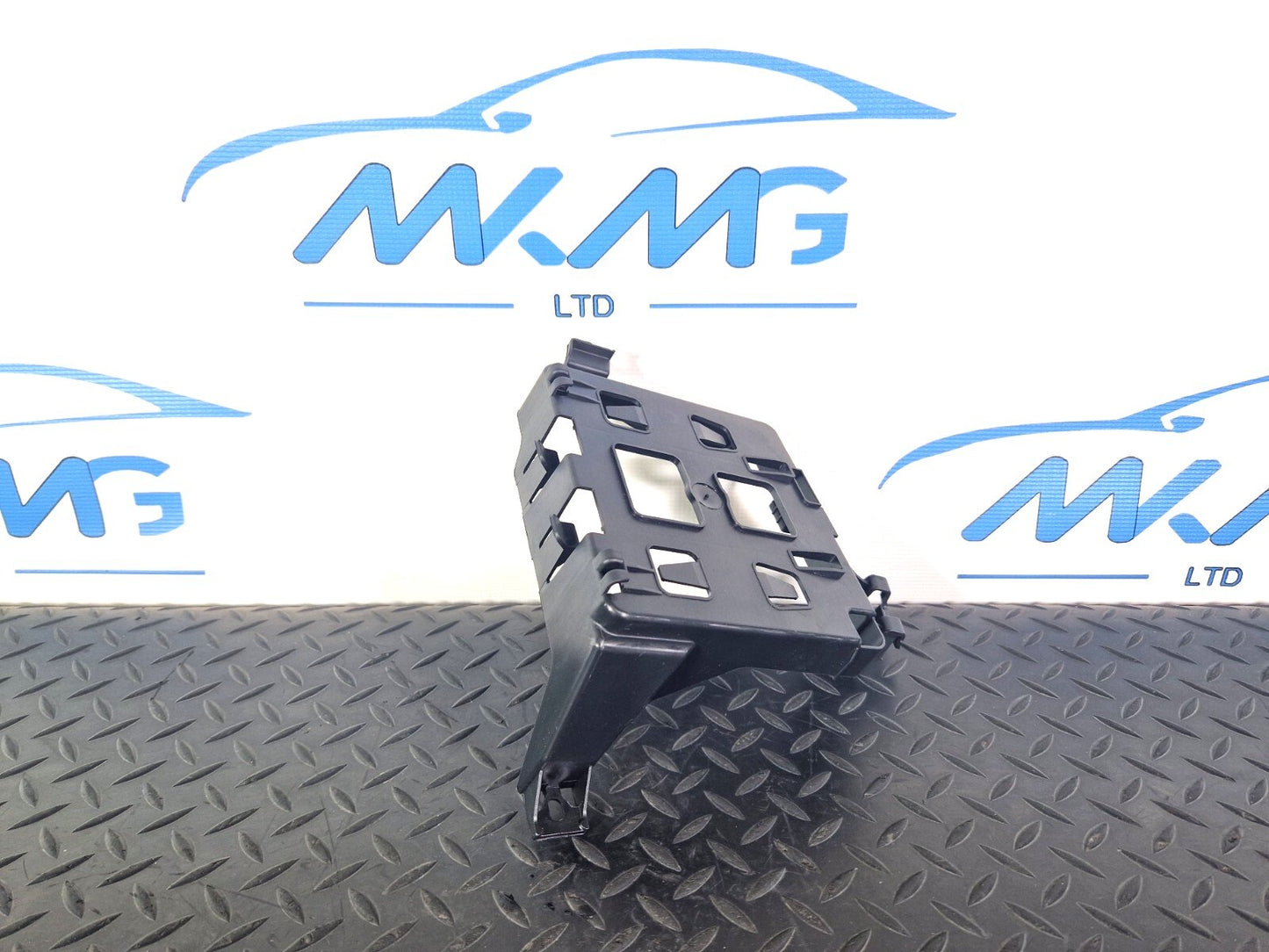 16-19 AUDI A4 B9 GENUINE OEM COMFORT CONTROL MODULE BRACKET HOLDER 8W0907368