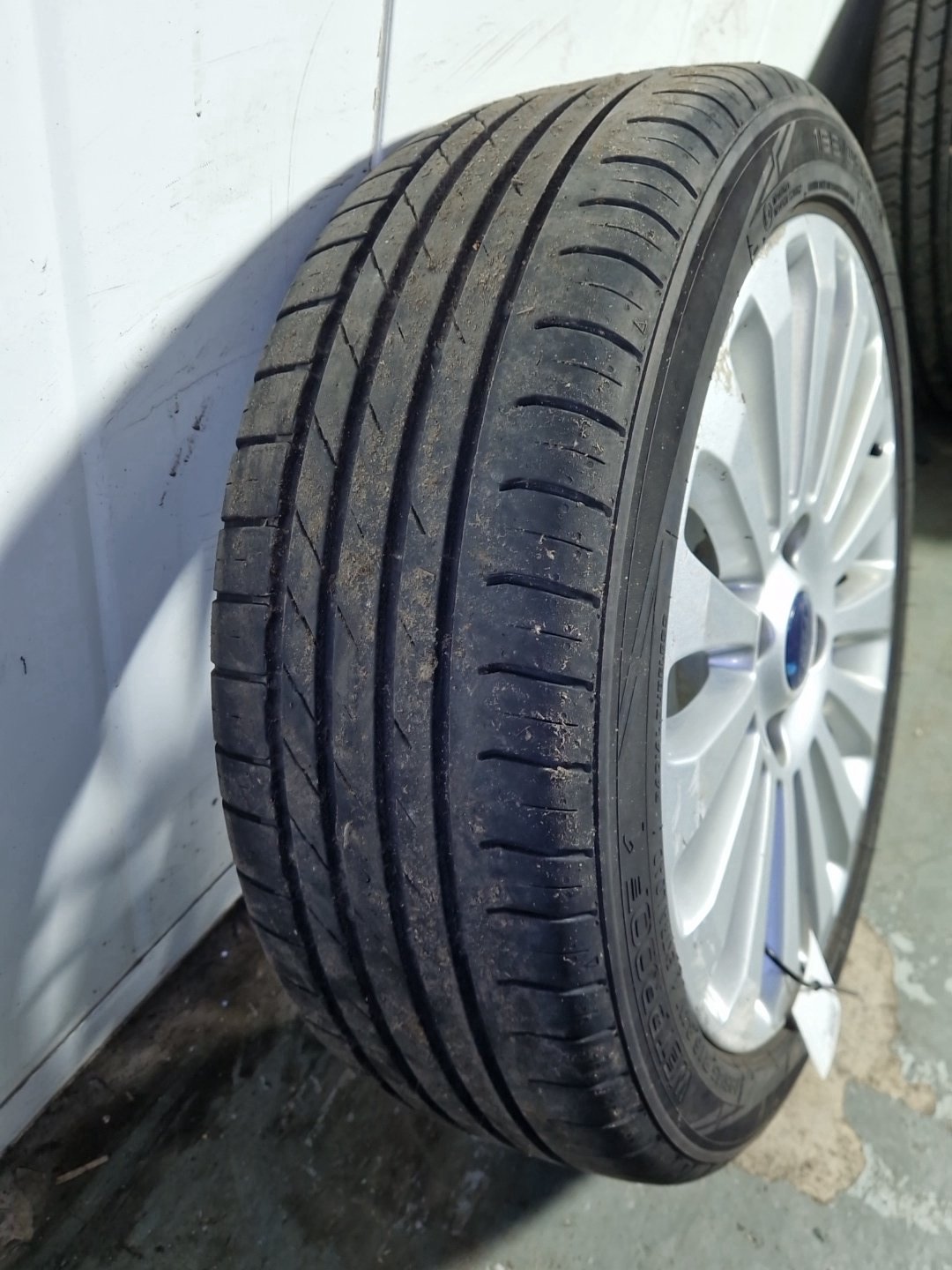 2009 Ford Fiesta MK7 Alloy Wheel with Tyre 195/45/16 ~6mm 8V21-1007-HA