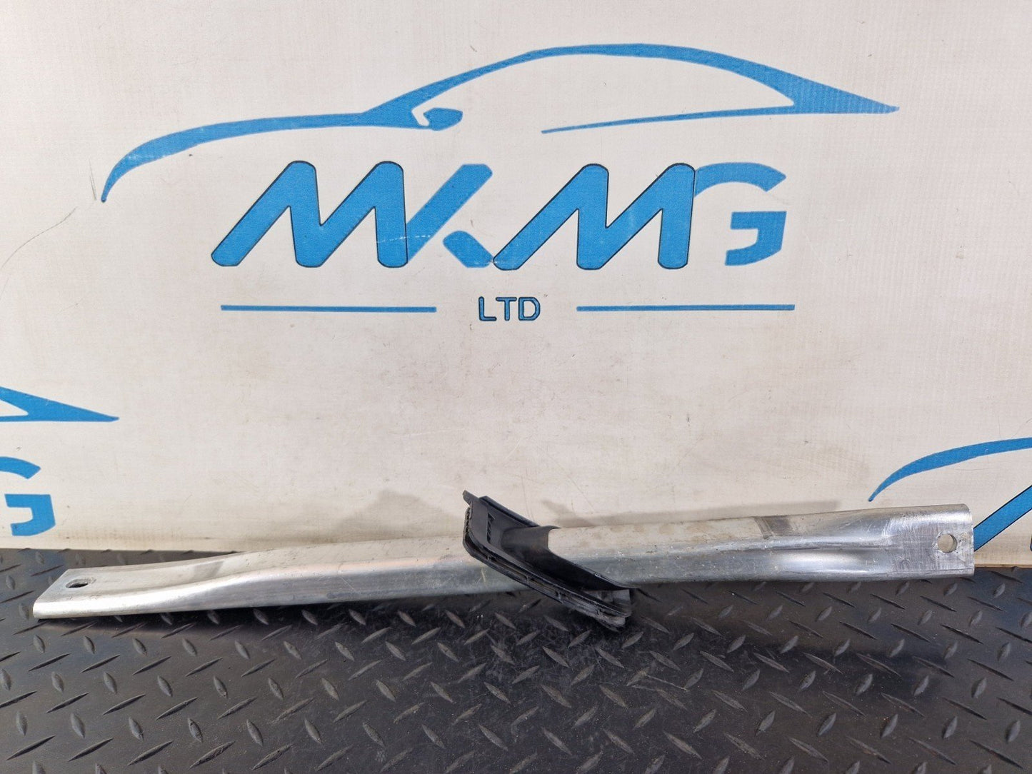 AUDI A4 B9 A5 F5 GENUINE LEFT N/S BUMPER BAR BRACKET 8W0819143B