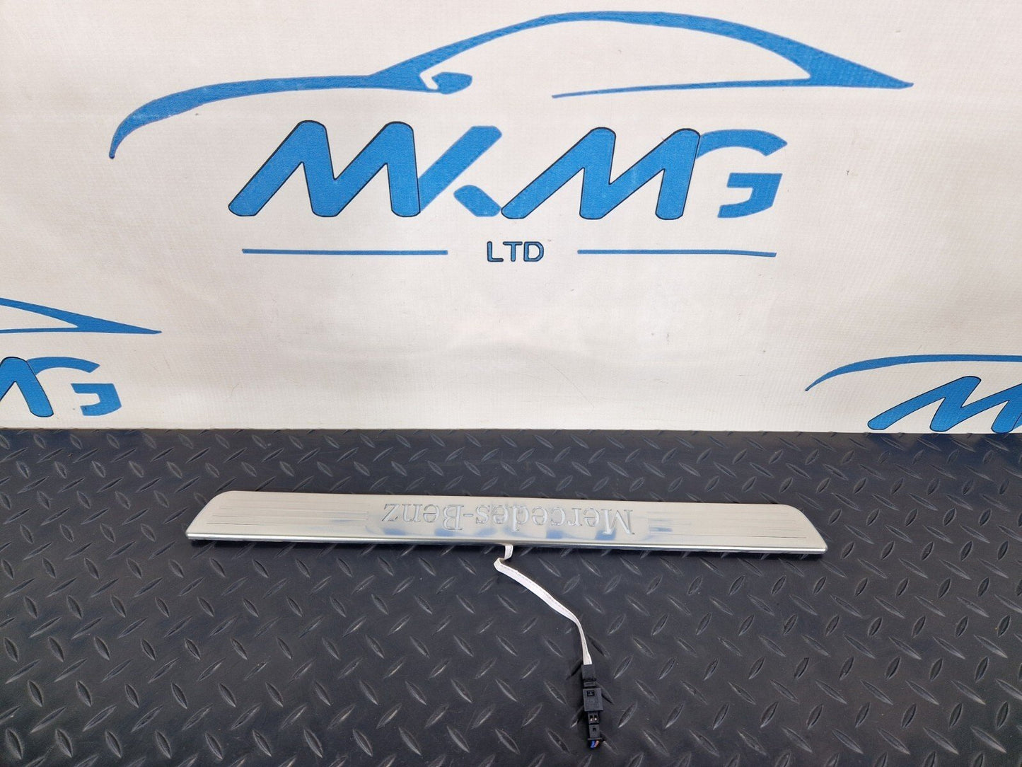 19-ON MERCEDES BENZ CLA C118 GENUINE FRONT DOOR SILL COVER TRIM A1186804800