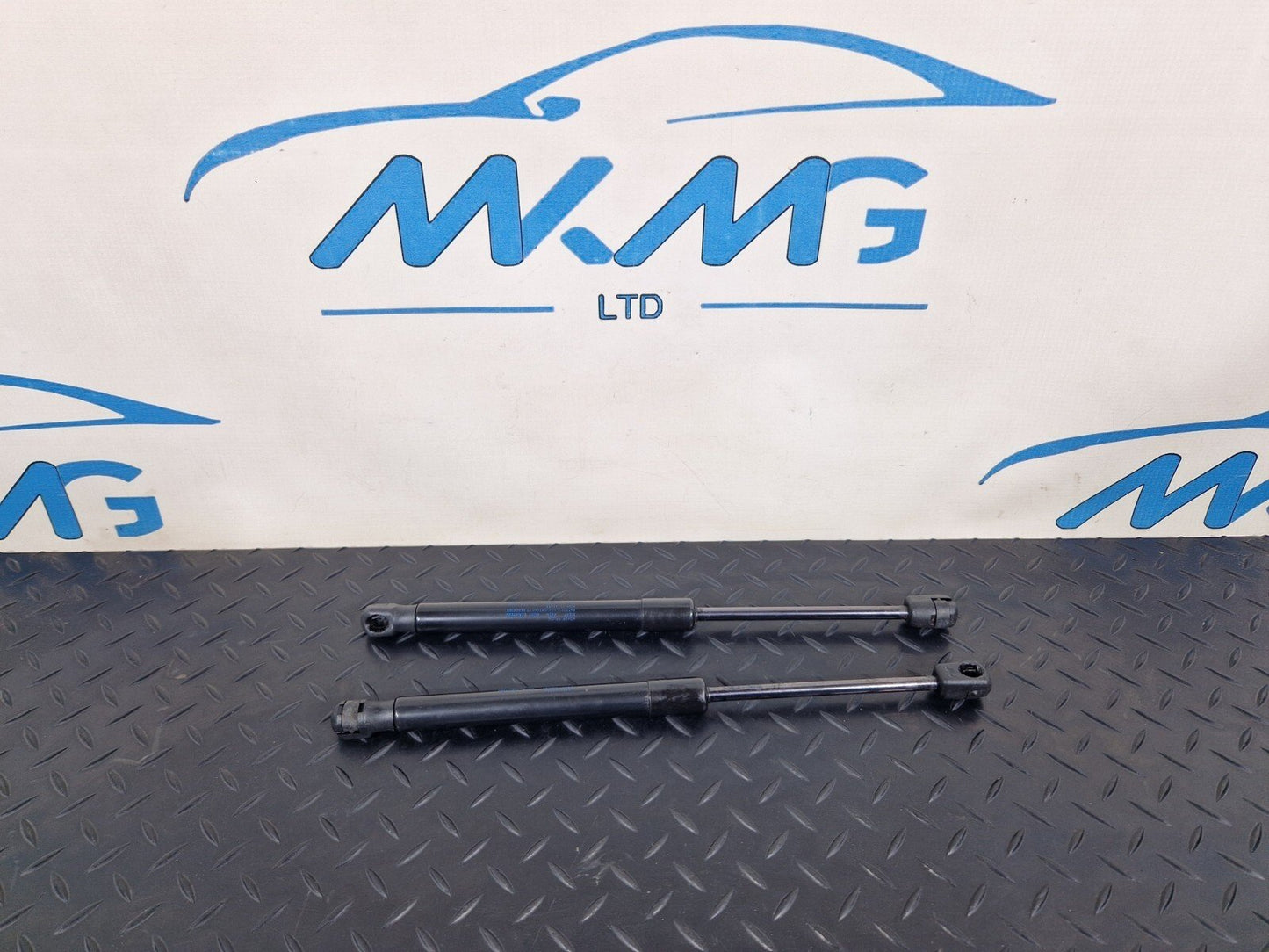 10-18 AUDI A7 4G S-LINE BONNET HOOD GAS STRUTS PAIR RIGHT & LEFT SIDE 4G8823359A