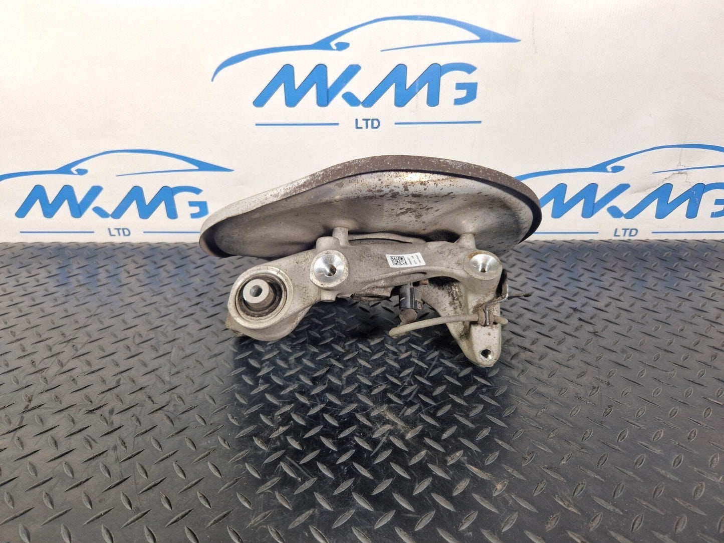 16-19 AUDI A4 B9 N/S/R REAR LEFT SIDE WHEEL HUB & BEARING 8W0615611