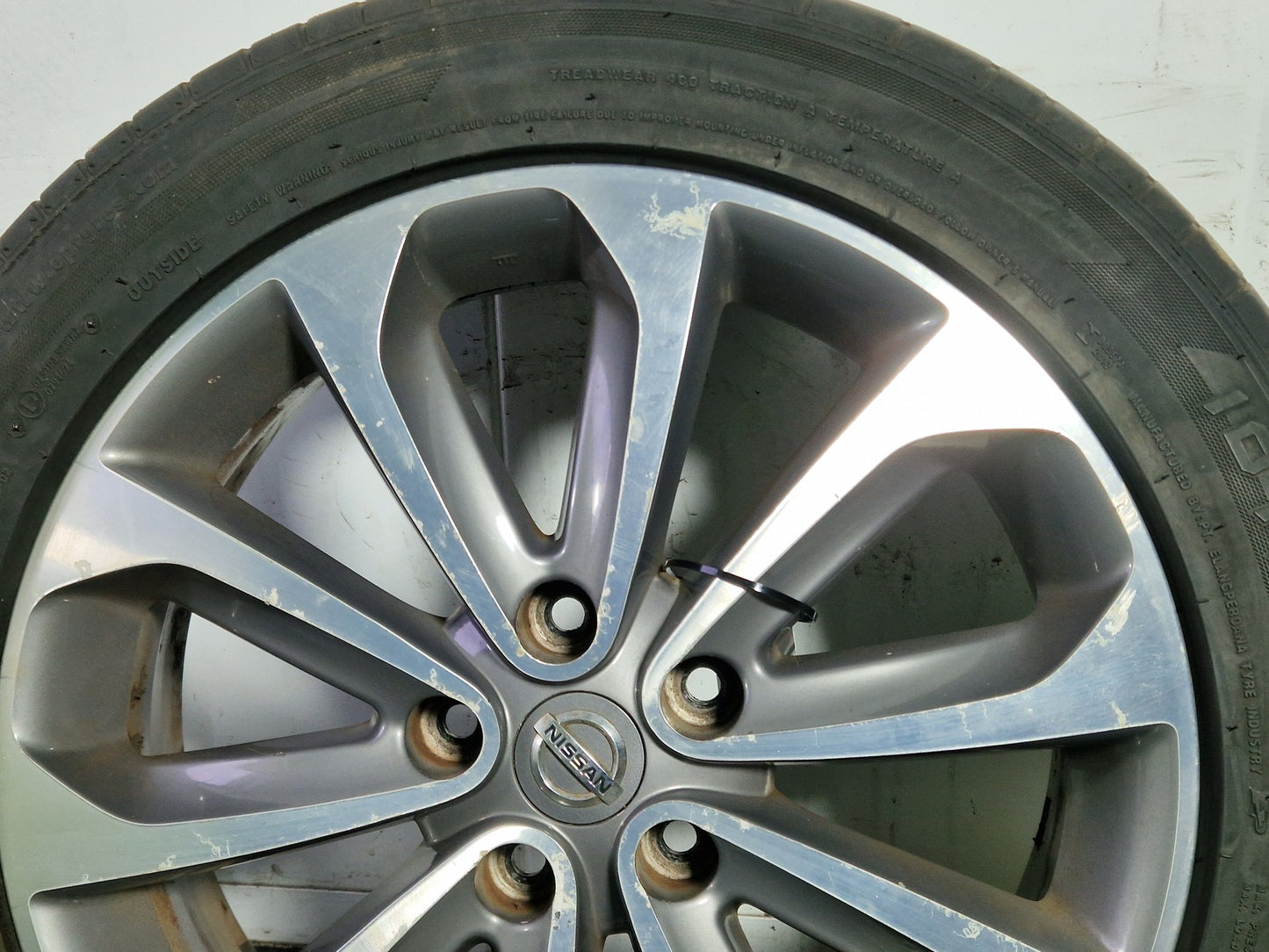 Nissan Qashqai+2 MK1 FL (J10) 18" Alloy Wheel with Tyre 215/55/18 ~3mm