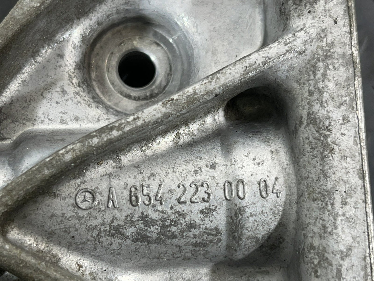 18-ON MERCEDES BENZ A CLASS W177 AMG LINE ENGINE CARRIER BRACKET A6542230004