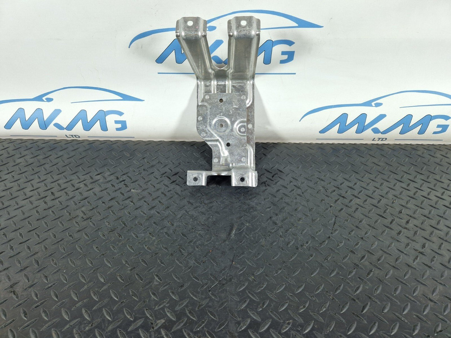10-17 AUDI A8 4H BATTERY RETAINING BRACKET CLAMP HOLDER MOUNT 4H0802417B