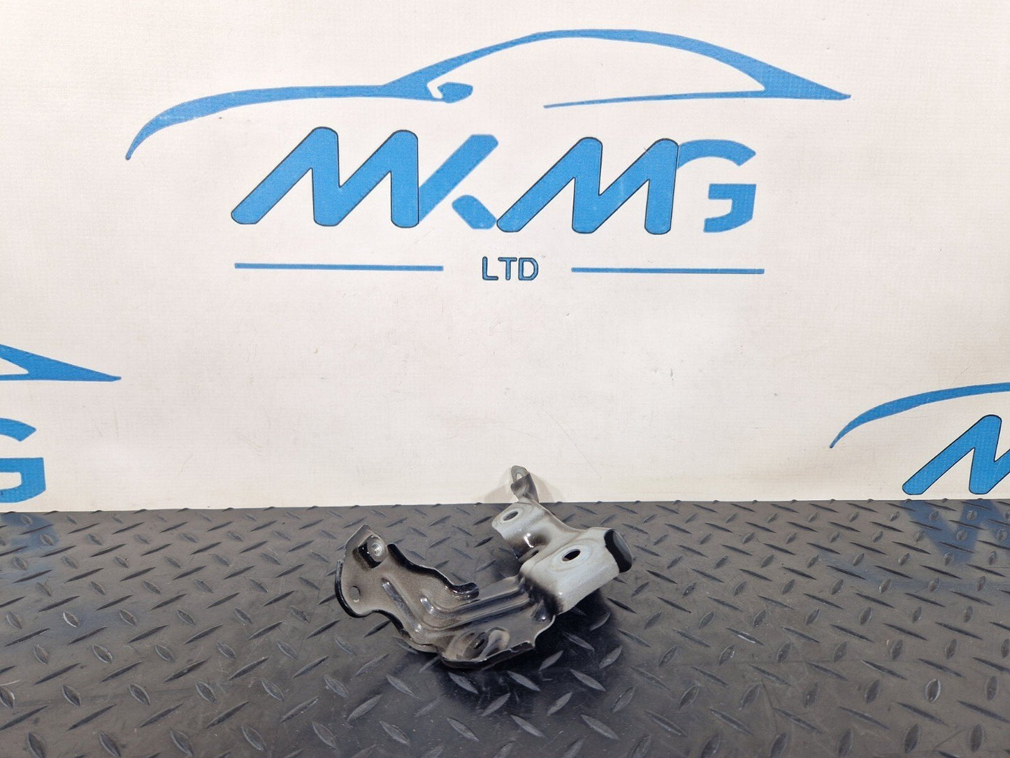20-24 BMW 1 SERIES F40 GENUINE FRONT RIGHT FENDER MOUNT BRACKET 7450388