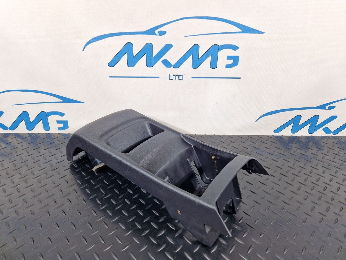 19-ON MERCEDES BENZ B CLASS W247 REAR CENTER CONSOLE TRIM & AIR VENT A2476803001