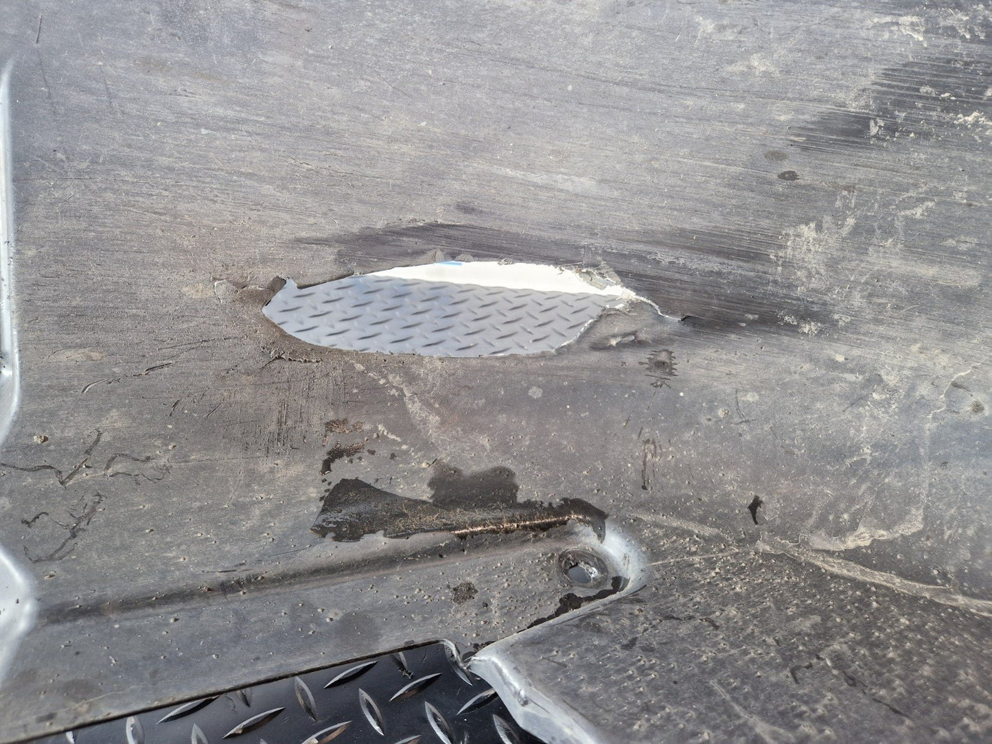 16-19 MERCEDES BENZ GLE W166 REAR WHEEL LEFT SIDE SPLASH GUARD COVER A1668841322