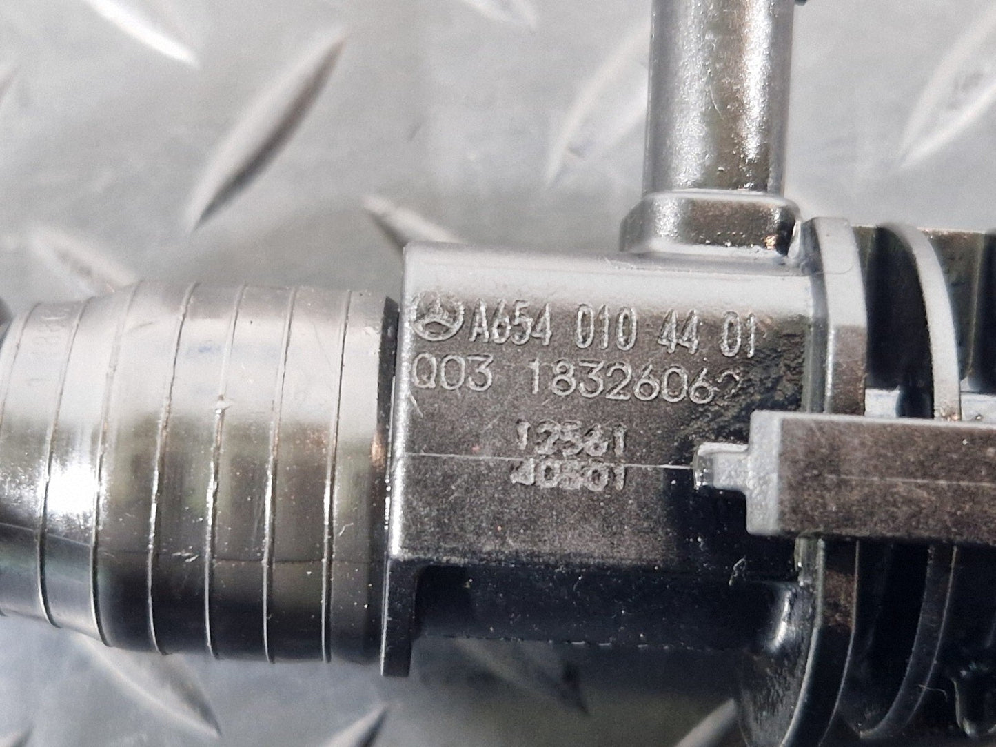 19-ON MERCEDES BENZ B CLASS W247 ENGINE BREATHER PIPE & SENSOR A6540104401
