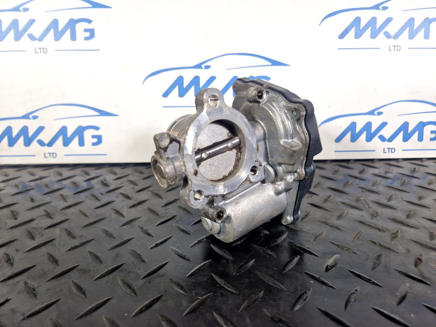 16-19 AUDI A4 A5 B9 F5 2.0TDI DEU GENUINE EGR VALVE 04L131501B