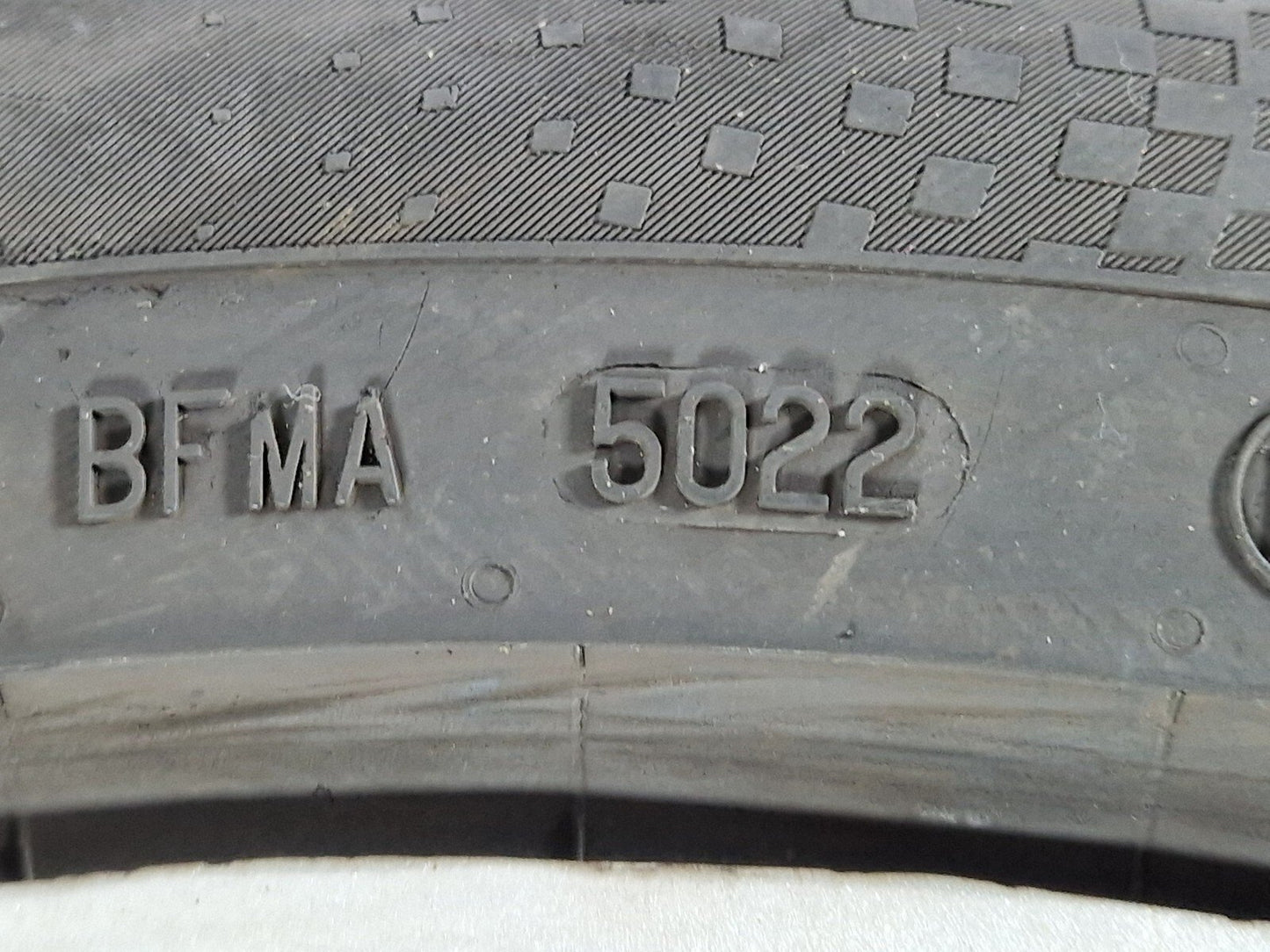 10-17 AUDI A8 4H GENUINE 19" ALLOY WHEEL 9J ET33 & TYRE 255 45 R19 4H0601025G