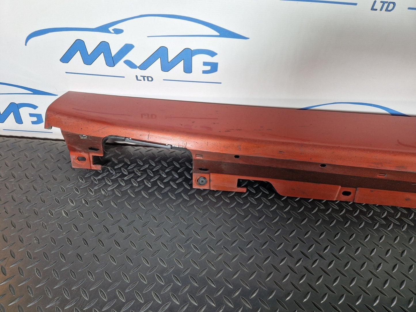 14-21 BMW 2 SERIES GRAN TOURER F45 F46 LEFT SIDE SKIRT IN ORANGE C1X 7318851