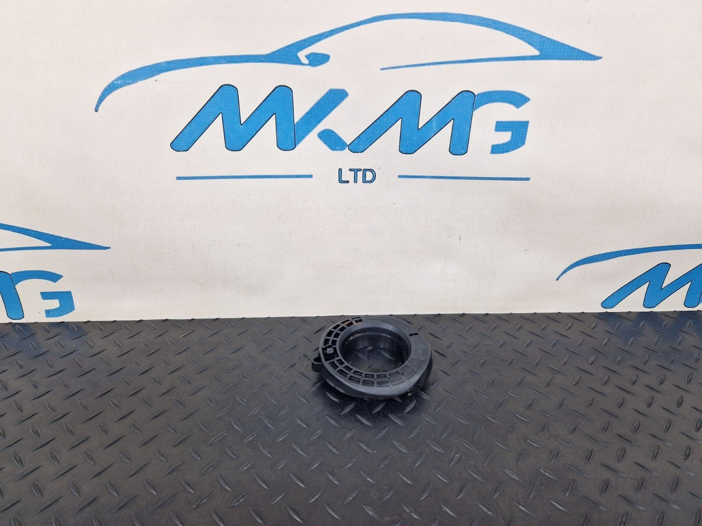 14-21 MERCEDES BENZ C220 W205 REAR COIL SPRING BOTTOM RUBBER MOUNT A2053240184
