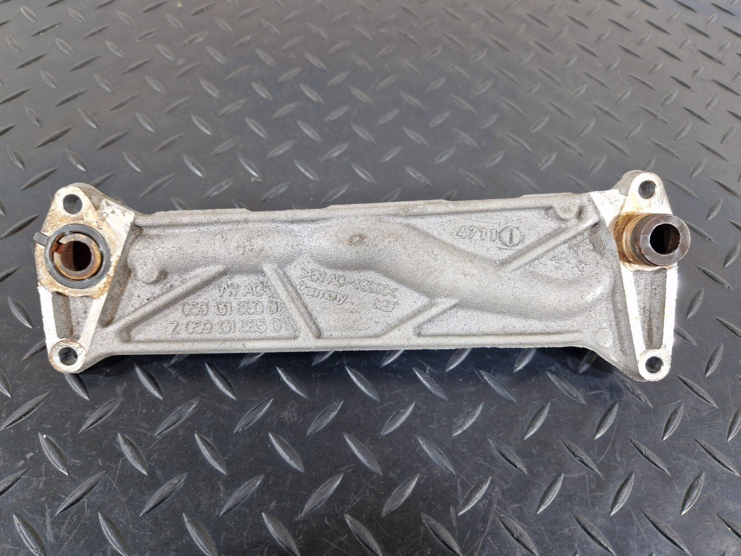 15-18 AUDI A7 4G GENUINE BRACKET 059131680