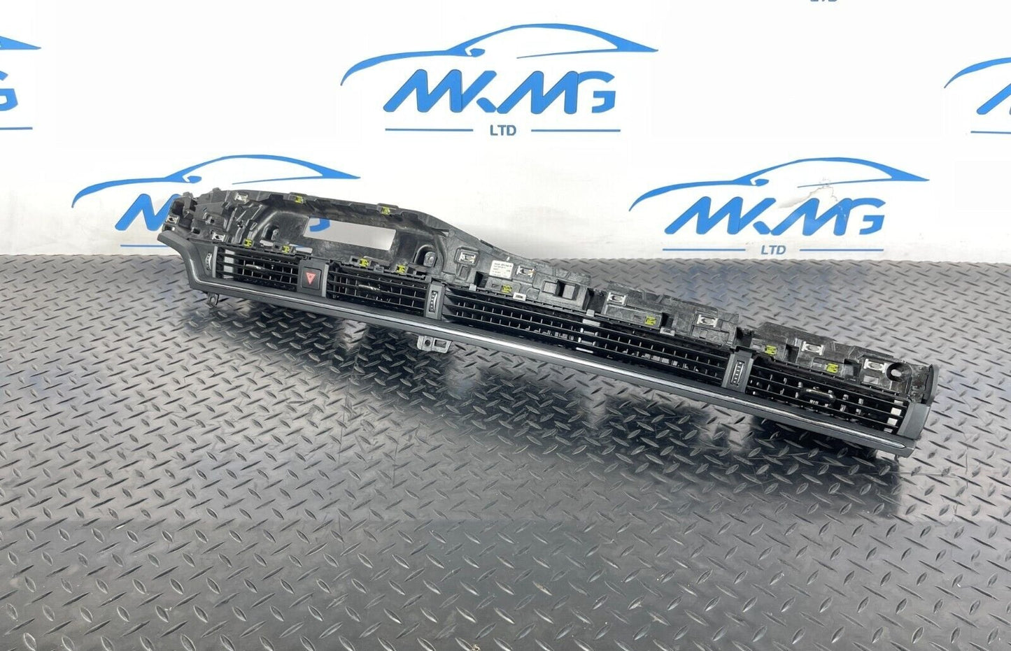 16-19 AUDI A4 B9 GENUINE DASHBOARD AIR VENTS 8W2820901C/8W0971659B