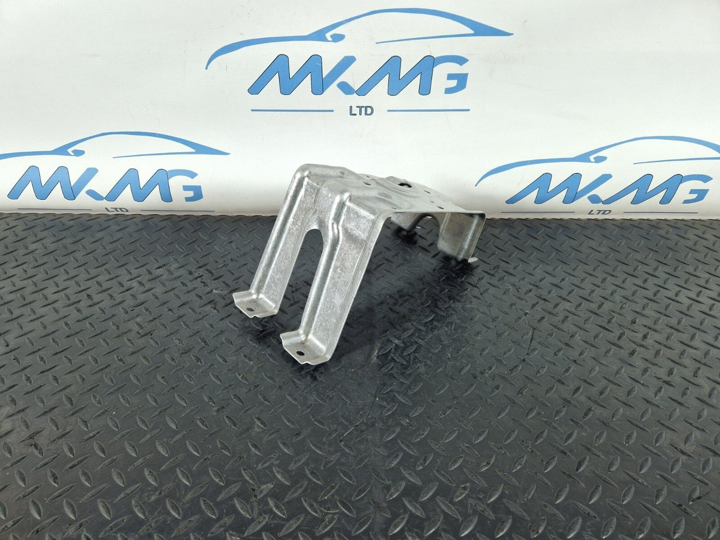10-17 AUDI A8 4H BATTERY RETAINING BRACKET CLAMP HOLDER MOUNT 4H0802417B
