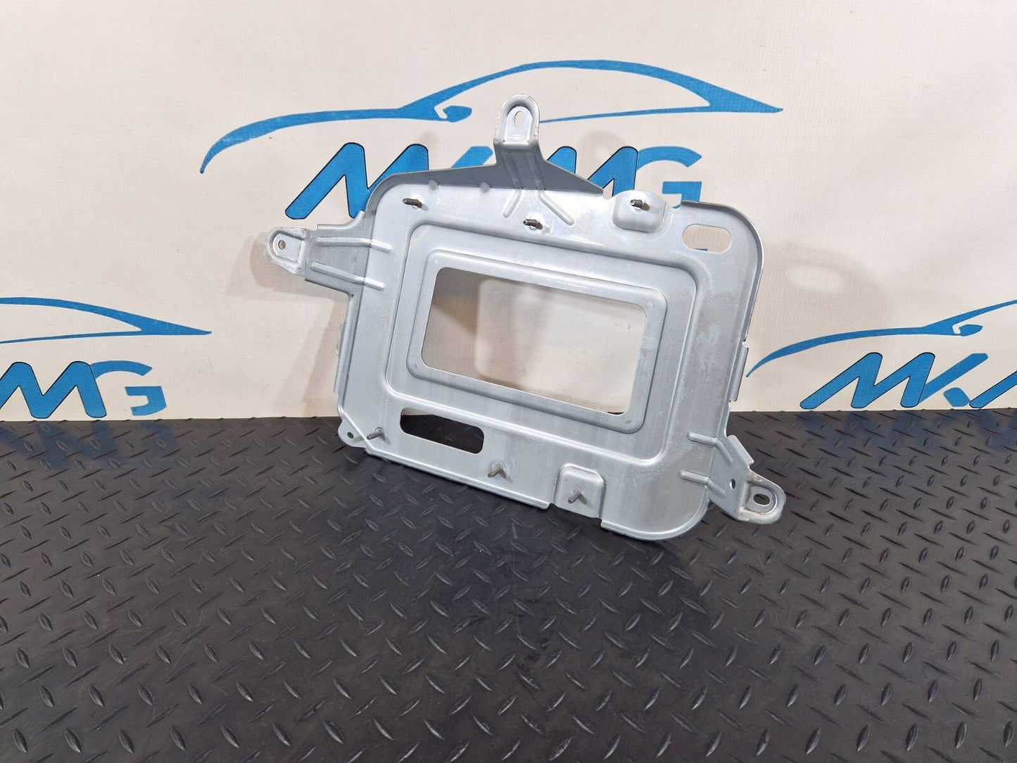 18-ON MERCEDES A CLASS W177 SPEEDOMETER MODULE BRACKET HOLDER MOUNT A2475455700
