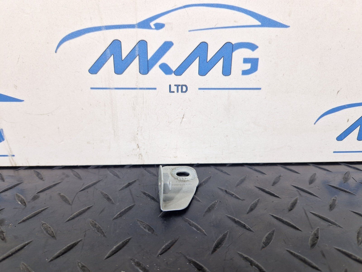 Audi A4 B9 front right wing bracket 8W0821470