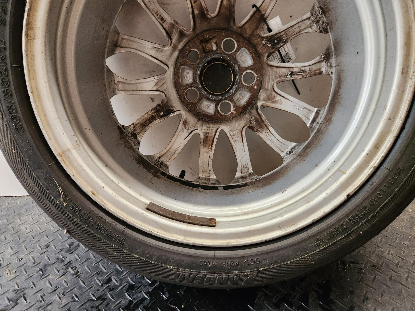Volvo C30 MK1 (MK) 17" Alloy Wheel with Tyre 205/50/17 ~4mm