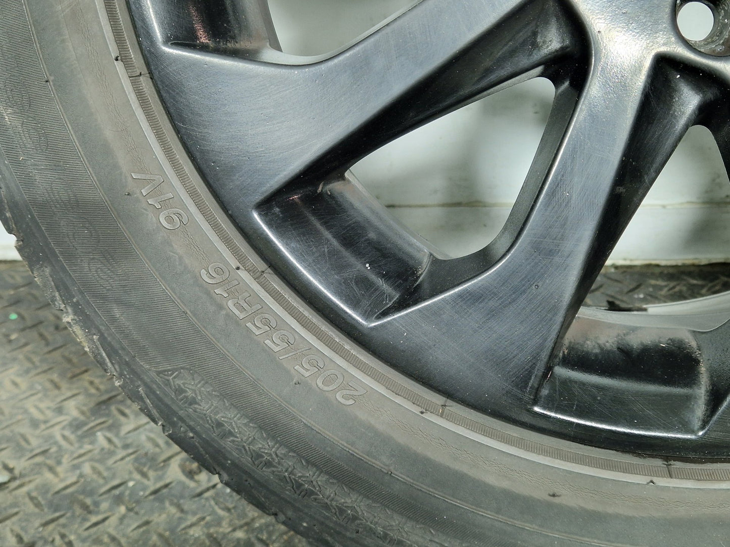 Seat Leon MK3 5F 16" Alloy Wheel with Tyre 4mm 205/55/16 5F0601025A