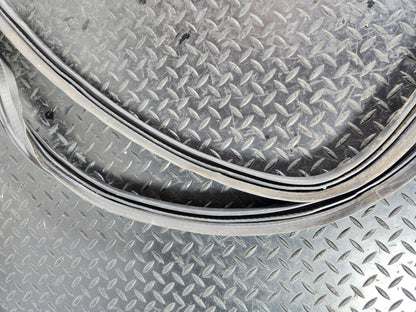 11-19 MERCEDES BENZ ML W166 GENUINE BOOT / TAILGATE RUBBER SEAL A1667400178
