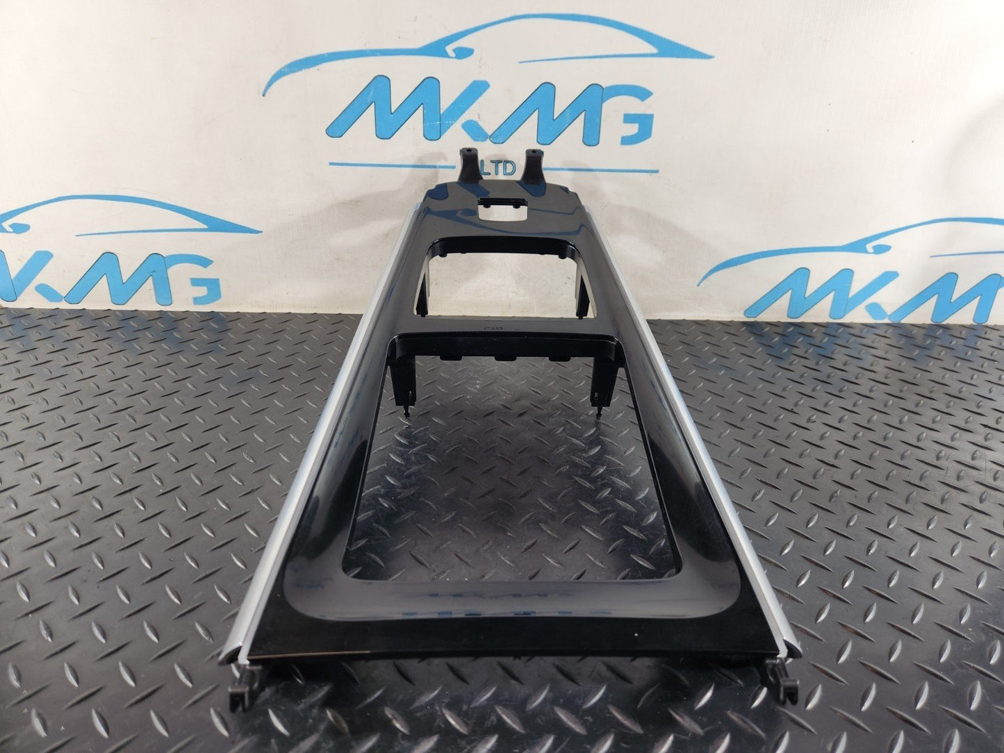 19-ON MERCEDES BENZ B CLASS W247 CENTRE CONSOLE TRIM GENUINE A2476807103