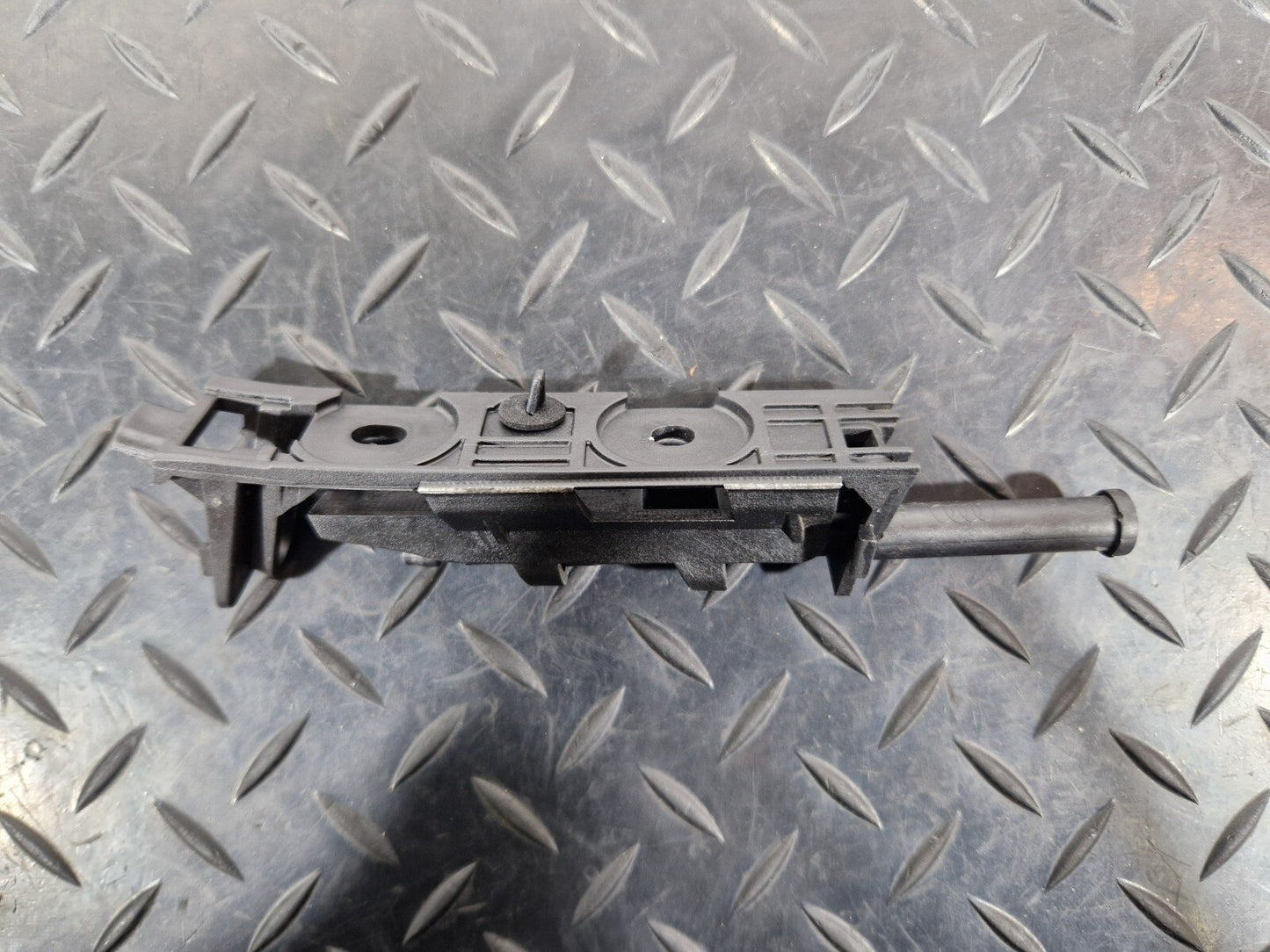 16-19 AUDI A4 B9 GENUINE RIGHT DRIVER SIDE REAR BUMPER BRACKET GUIDE 8W5807890
