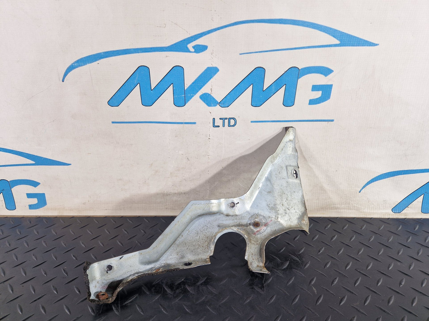 12-18 Land Rover Range Rover Evoque L538 Air Hose Support Bracket GJ3210B832