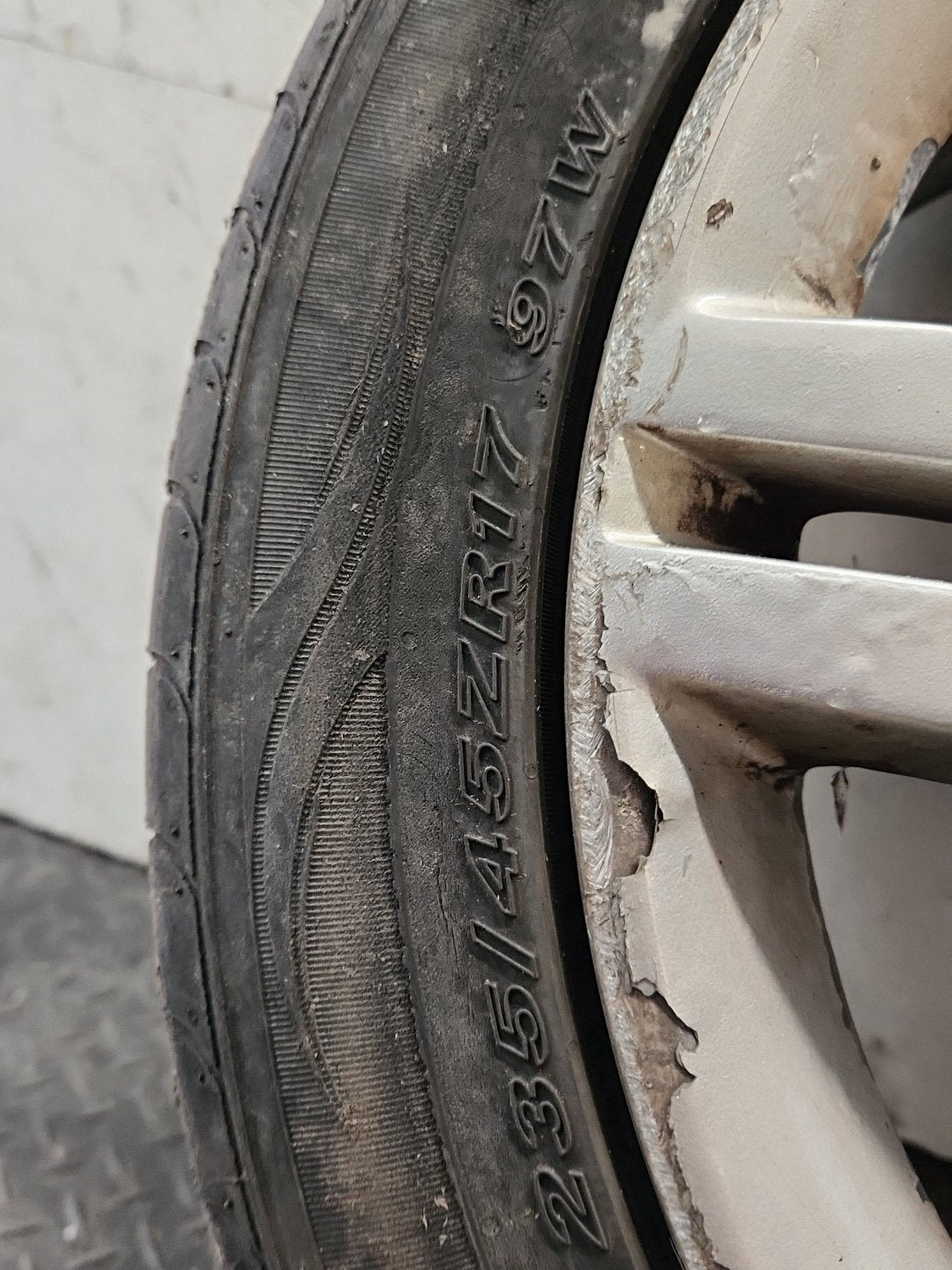 Audi A4 B7 17" Alloy Wheel with Tyre 235/45/17 8E0601025AS
